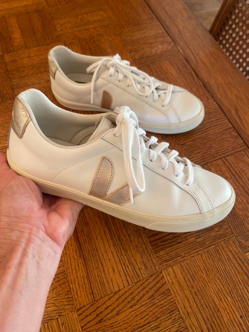 VEJA Esplar White Leather
Sneakers Metallic Rose Gold Platine
V Logo size 8.5